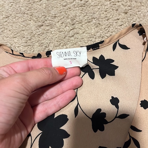 Flowy top - Picture 3 of 3